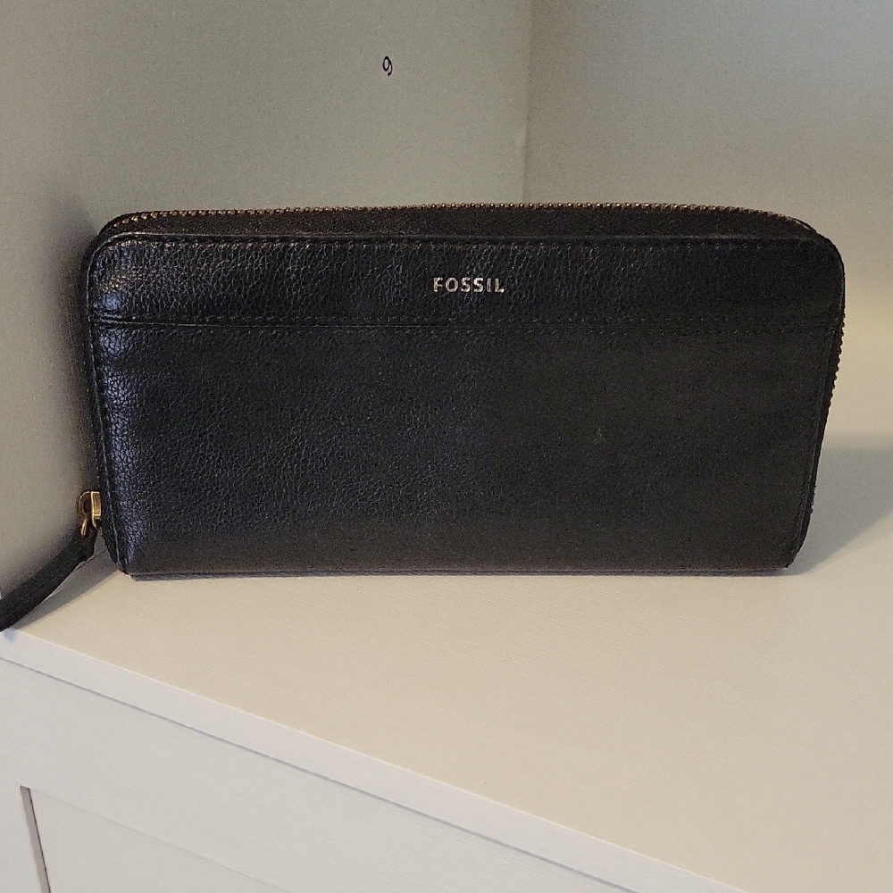 Fossil Black full size Zip-Around Wallet